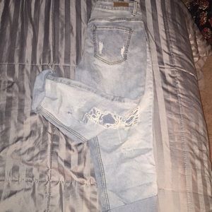 Ripped denim Mom jeans (Like New)